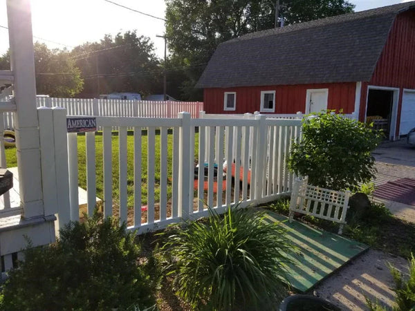 Vinyl Closed Picket Fences